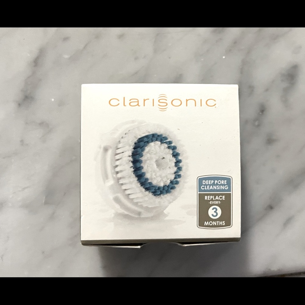 COPY - Deep Pore Clarisonic cleansing brush